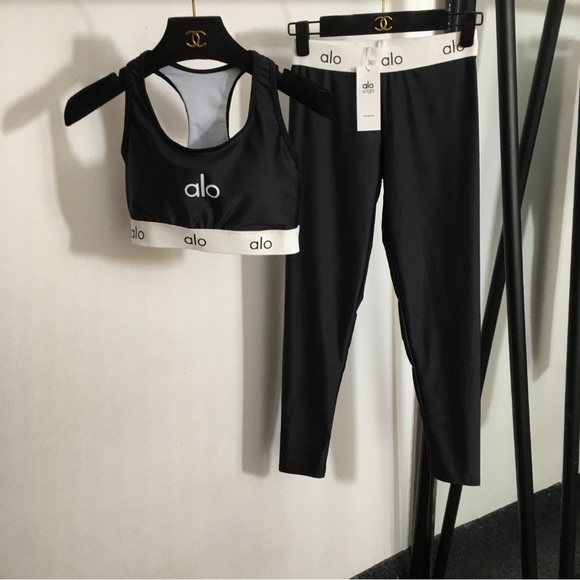 ALO Yoga Pants - ALO Yoga Black Leggings with White Trim
